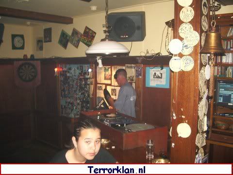 [img width=480 height=360]http://i78.photobucket.com/albums/j101/PowderBitch/zwolle30-06-200620032.jpg[/img]