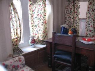 dollhouse,living room,table,chairs,cottage