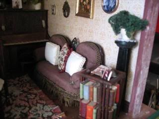 Victorian,roombox,dollhouse,dollshouse,sofa,piano,plant,books