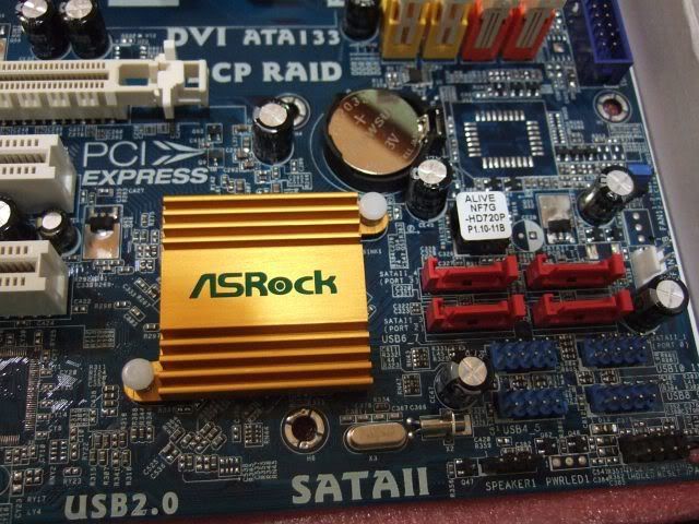 DSCF6468-ASRock-ALiveNF7G.jpg