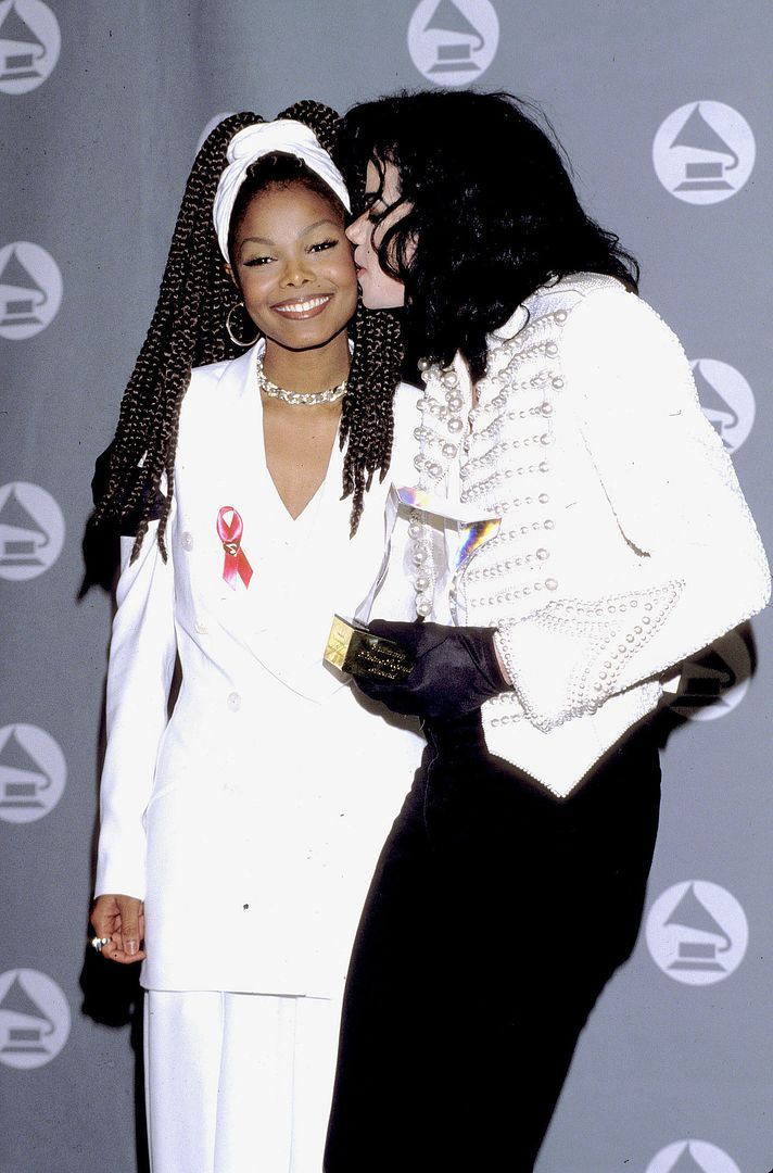Mike%20and%20Janet%2093%20grammys%20kiss_zpsbfpqrhaw.jpg