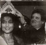 Nie Zapominamy - Jerzy Chmielewski prezes Misslandu 1990-1993 koronuje Dorotę Wróbel ns Miss Polski 1992