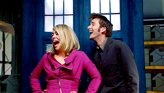 Billie Piper et David Tennant qui se marrent comme des quiches avec le Tardisounet - Gniiiiiiiiiiiiiiiiii