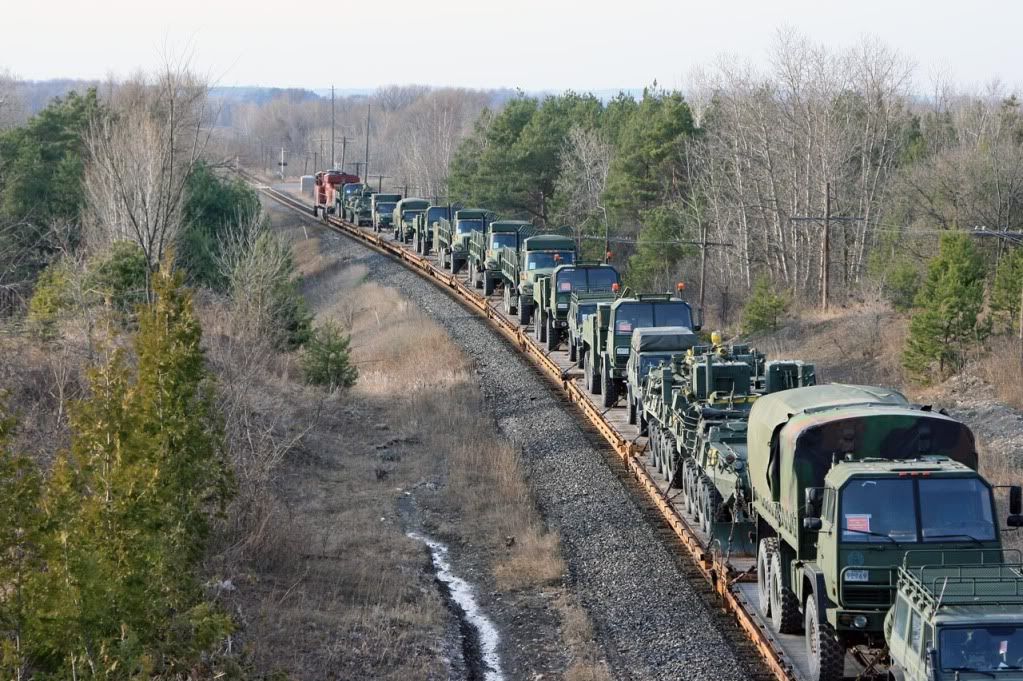 Modern Canadian Vehicles Discussion Group: Military Train Moves.