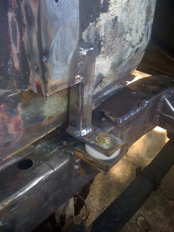 lets see your custom body mounts Pirate 4x4